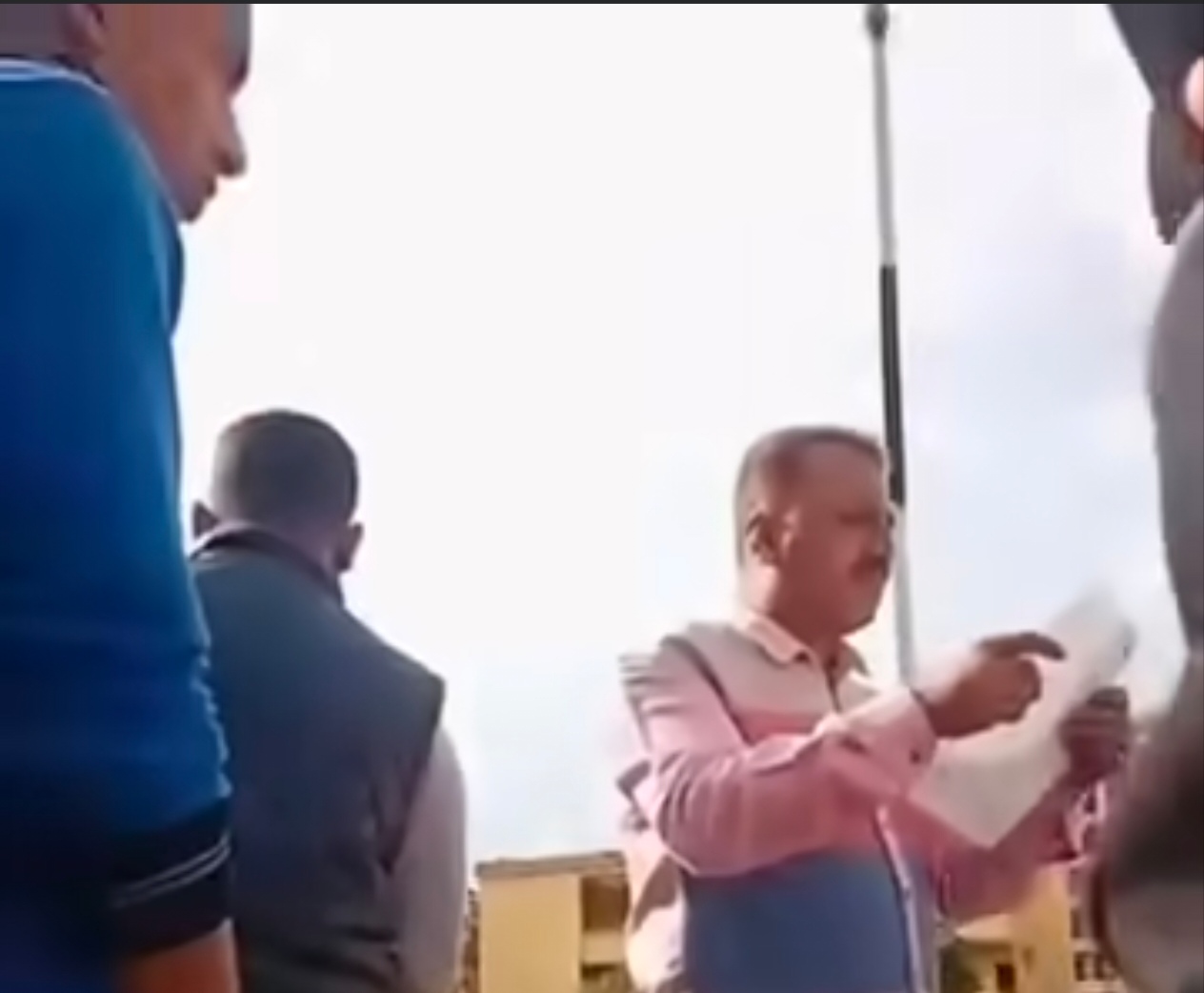 منع الطلبة من دخول مدرسة لعدم سدادهم المصروفات بالغربية