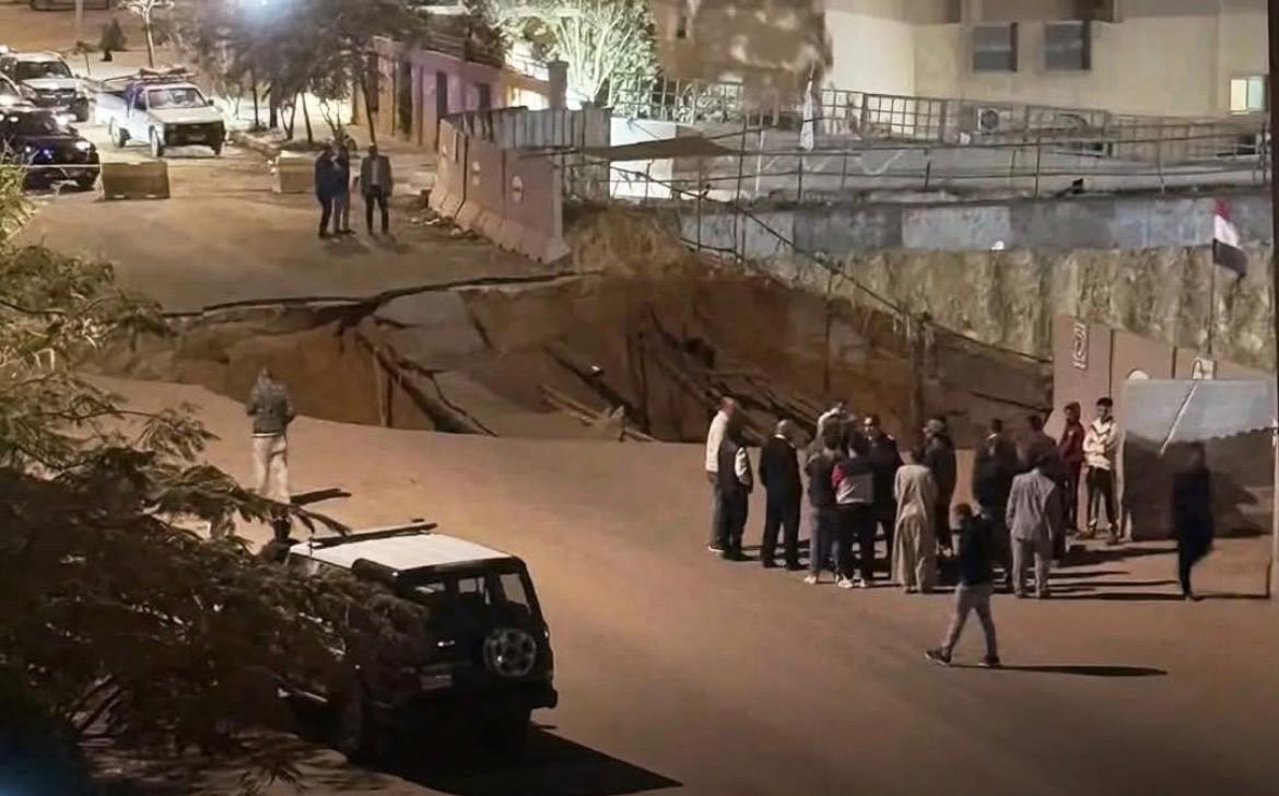 هبوط أرضي مفاجئ في حي النرجس بالتجمع الخامس.. واستنفار أمني بموقع الحادث