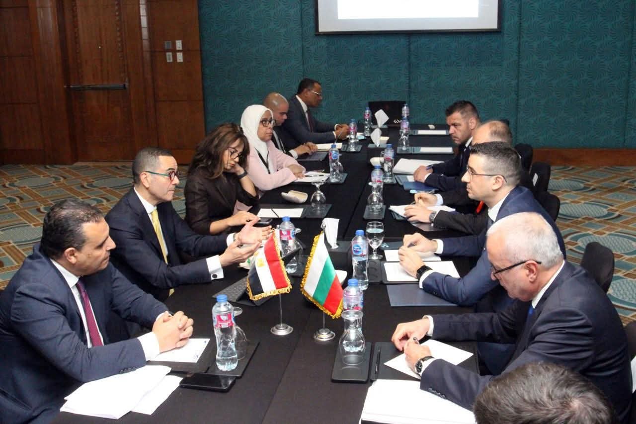 وزير الاستثمار يلتقي وزير الاقتصاد والصناعة ببلغاريا لتعزيز العلاقات الاقتصادية بينهما