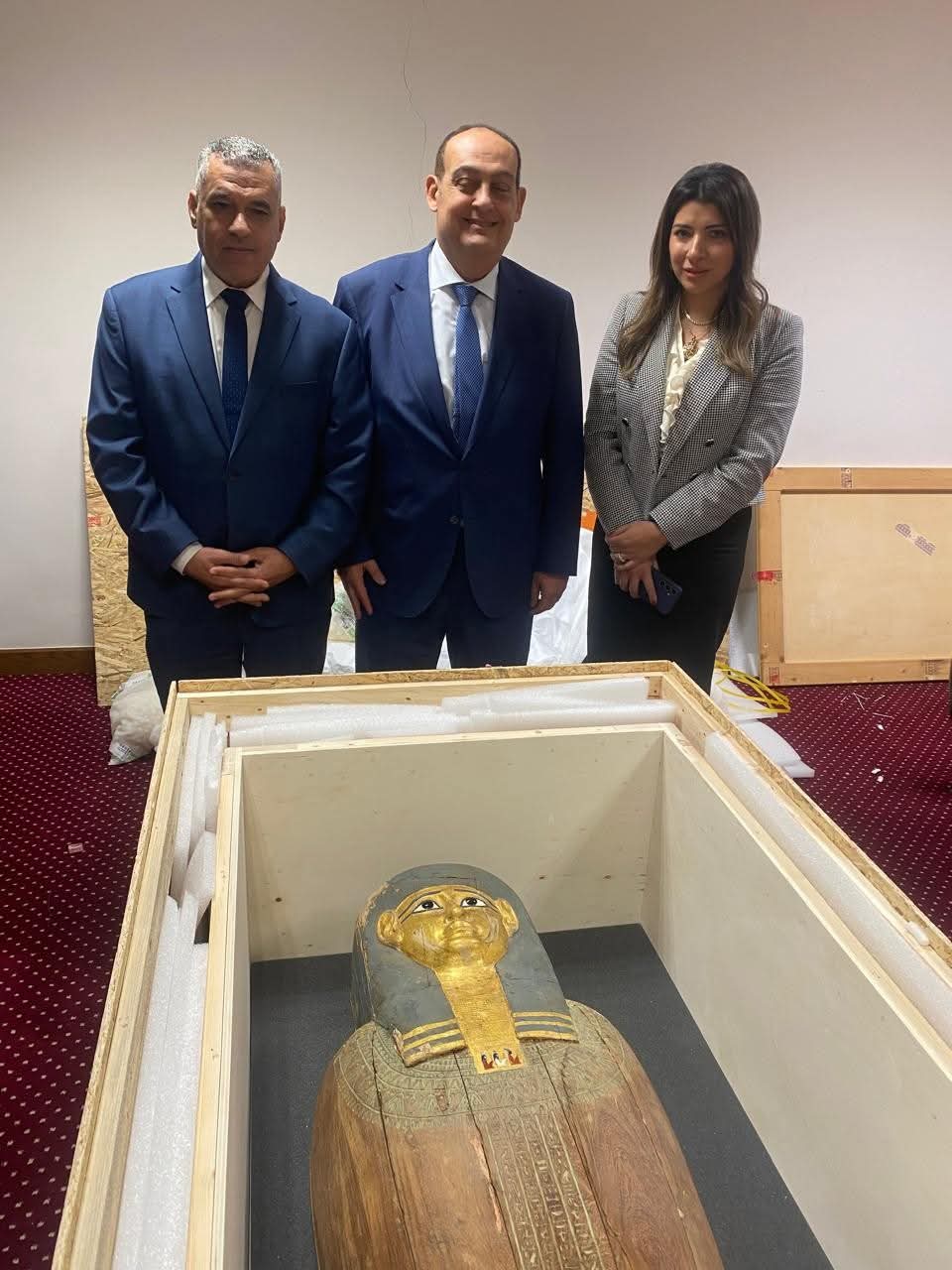 مصر تستعيد قطعتين أثريتين من بلجيكا لحماية الآثار ومكافحة الإتجار غير المشروع بالممتلكات الثقافية