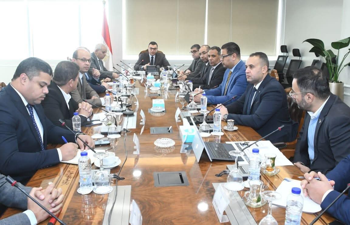 - وزير الإسكان يتابع موقف مشروعات مارينا ومدينة العلمين الجديدة