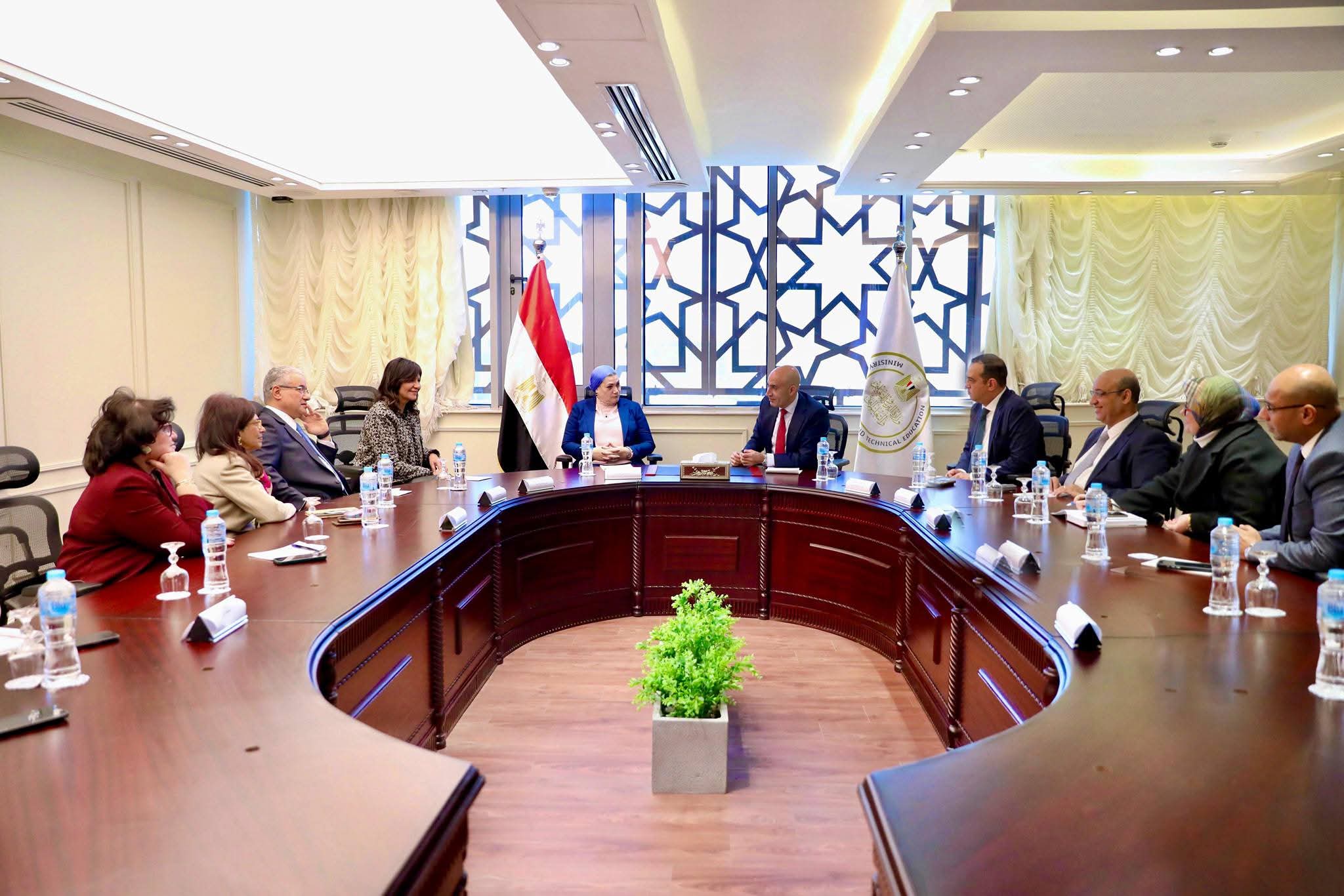 وزير التربية يبحث مع رئيسة المجلس القومي للطفولة والأمومة ومؤسسة "فاهم" ومستشفى "المشفى" آليات إطلاق حملة «طفل متوازن.. مجتمع متماسك»