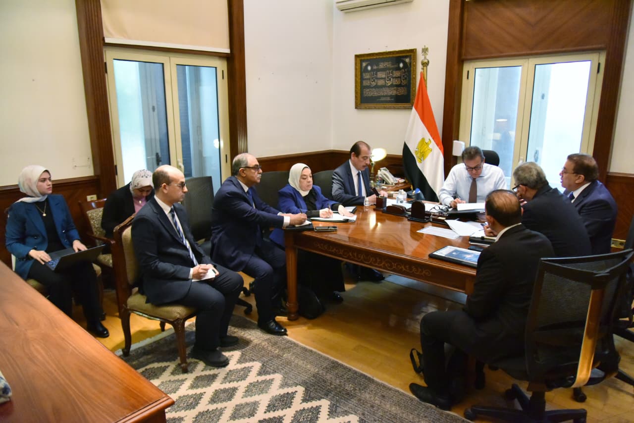 وزير الصحة يبحث مع الرئيس التنفيذي لمدينة اللقاحات مستجدات المشروع