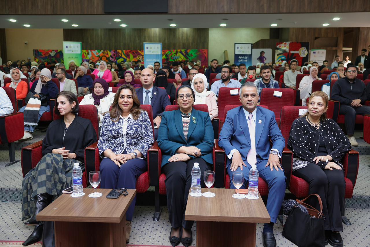 تحت رعاية وزارتي التضامن الاجتماعي والبيئة..المديرة التنفيذية لصندوق دعم الصناعات الريفية والبيئية تشهد إطلاق النسخة الثالثة من برنامج قادة المناخ