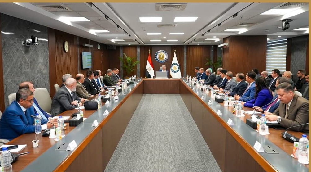 وزير البترول والثروة المعدنية يعقد اجتماعاً موسعاً مع شركات التعدين