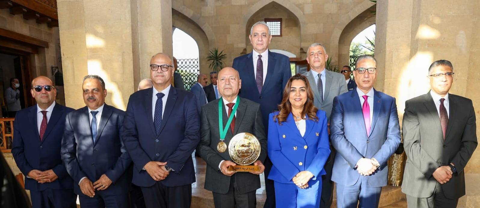 وزيرة التنمية المحلية تهنئ محافظ القاهرة لفوزه بجائزة أفضل محافظ عربي.. وفوز مشروع مدينة الأسمرات بجائزة أفضل مبادرة عربية لتنمية المجتمع