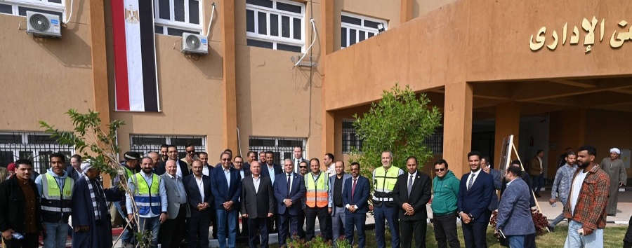 وزير النقل والصناعة: دراسة إقامة مدرسة للتنمية الصناعية ومحطة شحن بضائع في قنا
