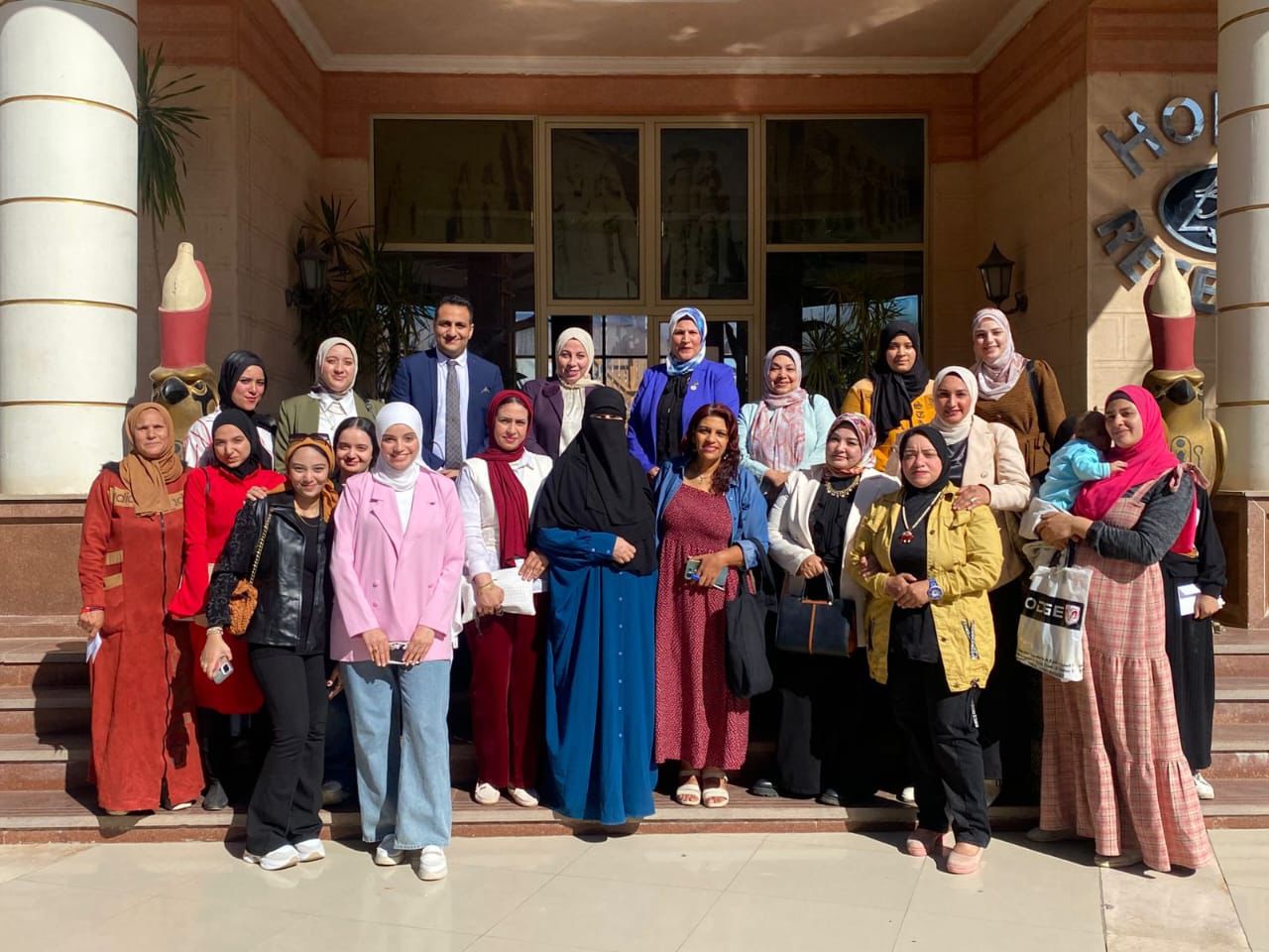 "قضايا المرأة" تواصل جهودها فى توعية طلاب وخريجي الحقوق