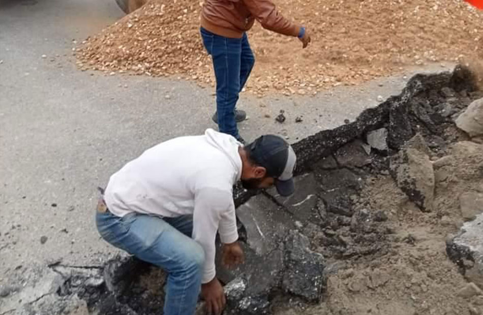 هبوط مفاجئ بكورنيش النيل أمام المتحف.. تدخل عاجل لإصلاح الطريق وتأمين الحركة المرورية
