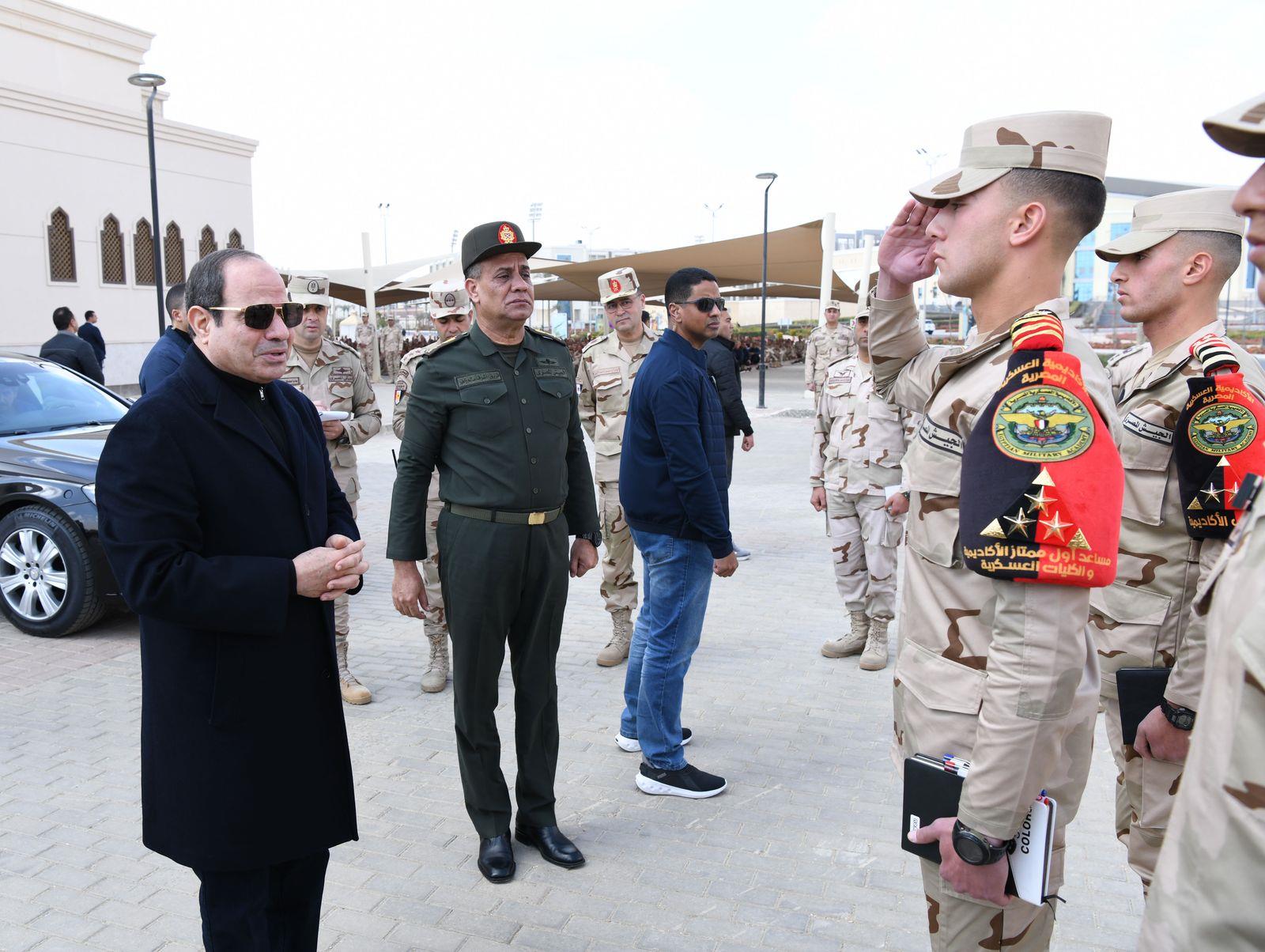 السيسي من الأكاديمية العسكرية فجرًا: رسالة دعم وحوار مباشر مع طلبة المستقبل