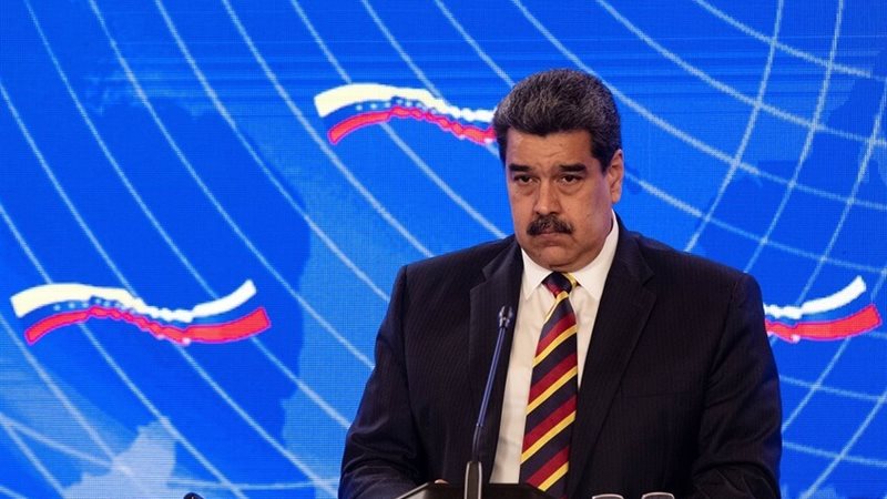 محاكمة مادورو الاثنين في نيويورك وإغلاق المجال الجوي الفنزويلي وسط تصعيد عسكري أمريكي