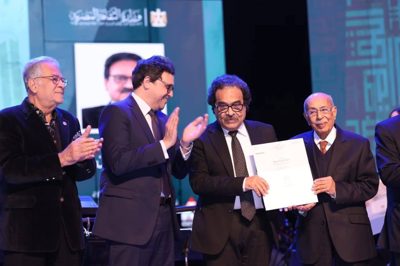 قيادات وأعضاء الحزب المصري الديمقراطي الاجتماعي يهنئون الأستاذ فريد زهران بتكريمه في عيد الثقافة