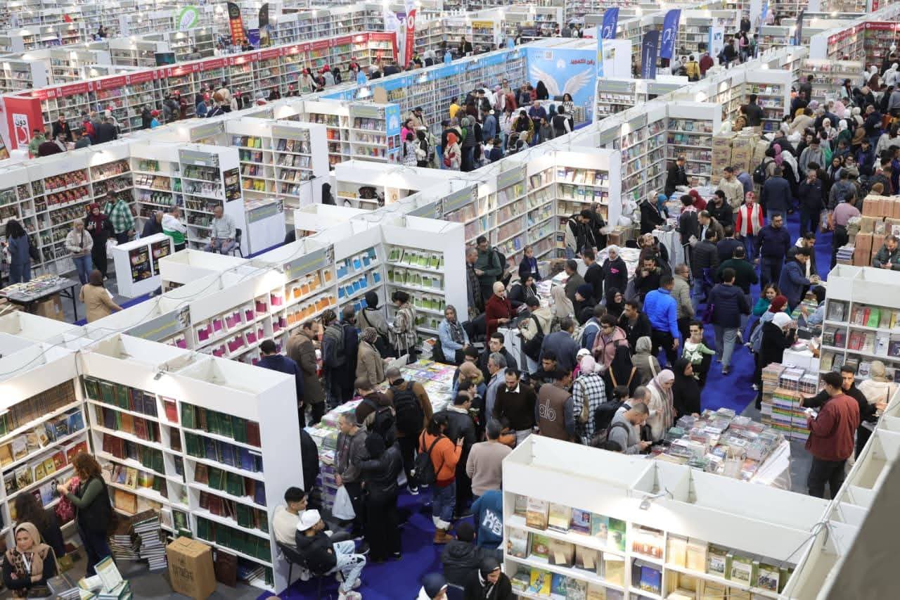نصف مليون زائر تقريبًا خلال اليوم الثالث من فتح أبواب معرض القاهرة الدولي للكتاب للجمهور
