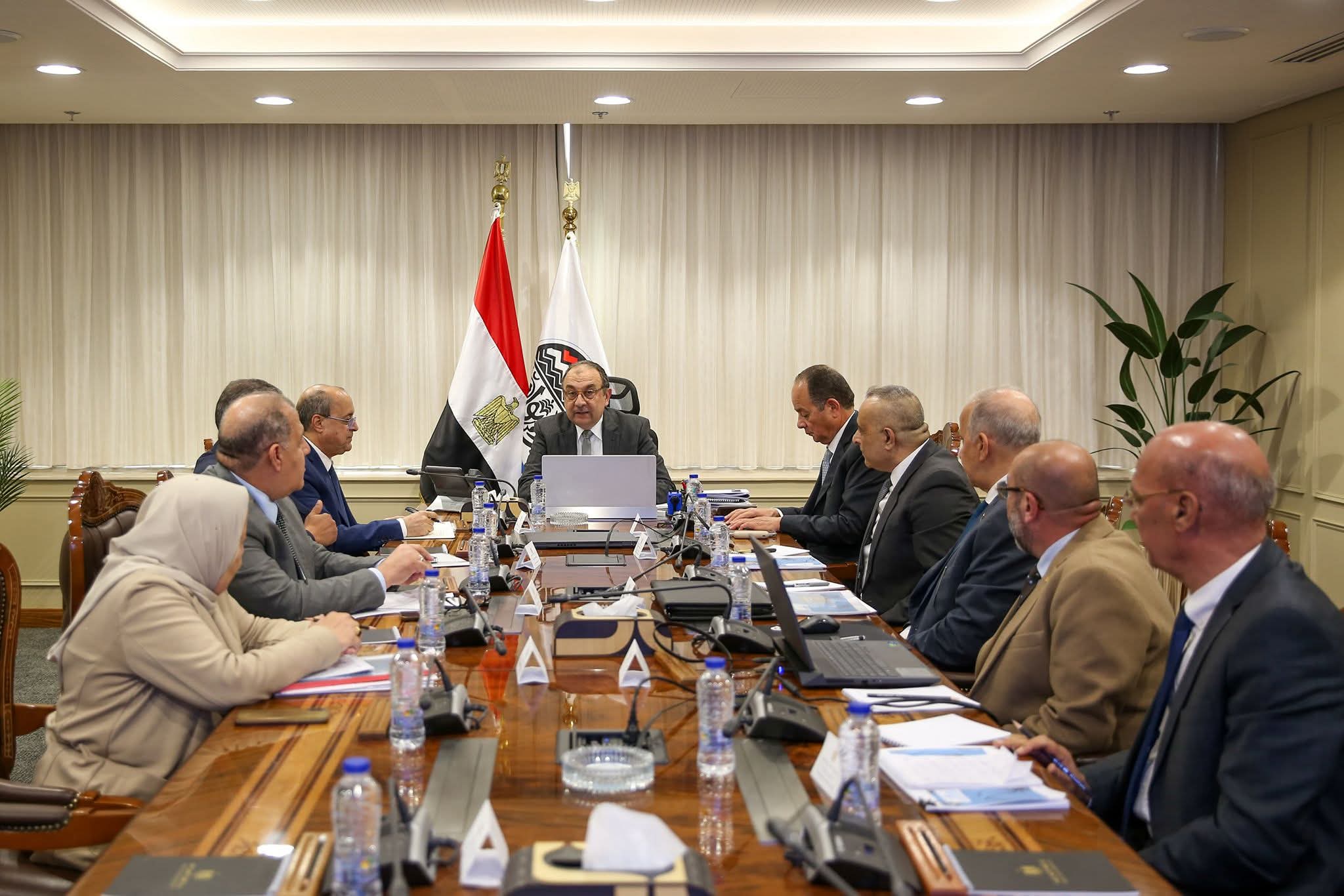 وزير قطاع الأعمال العام يتابع الموقف التنفيذي لمشروع إنتاج حبيبات وأقراص الكلور بشركة مصر لصناعة الكيماويات بالشراكة مع القطاع الخاص