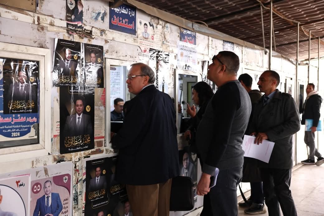 بالصور ..هدوء وانتظام في تجديد اشتراكات المحامين بالنادي النهري