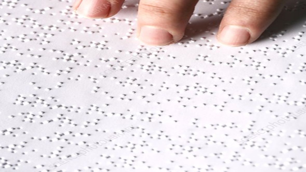 الاحتفال باليوم العالمي للغة برايل ..التضامن: توزيع 2000 جهاز لاب توب ناطق مزود ببرامج قارئة للشاشة لدعم الطلاب ذوي الإعاقة البصرية  في استكمال دراستهم الجامعية