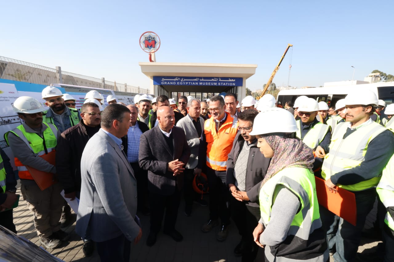 وزير النقل يتابع اعمال الخط الرابع للمترو للربط بين مدينتي اكتوبر والقاهرة الجديدة وبداية حفر الأنفاق أول مارس