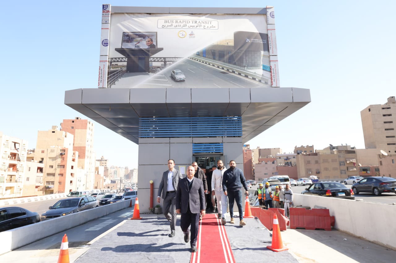وزير النقل يتابع التقدم في معدلات تنفيذ المرحلة الثانية من مشروع الأتوبيس الترددي