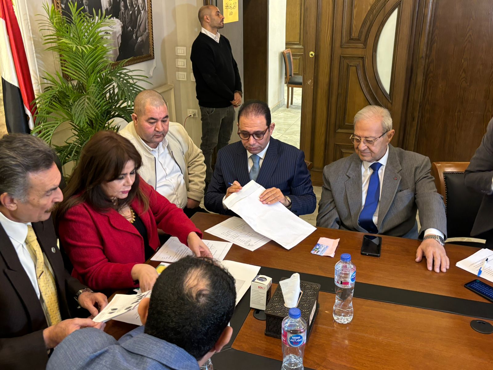 ياسر حسان يتقدم بأوراق ترشحه لرئاسة حزب الوفد