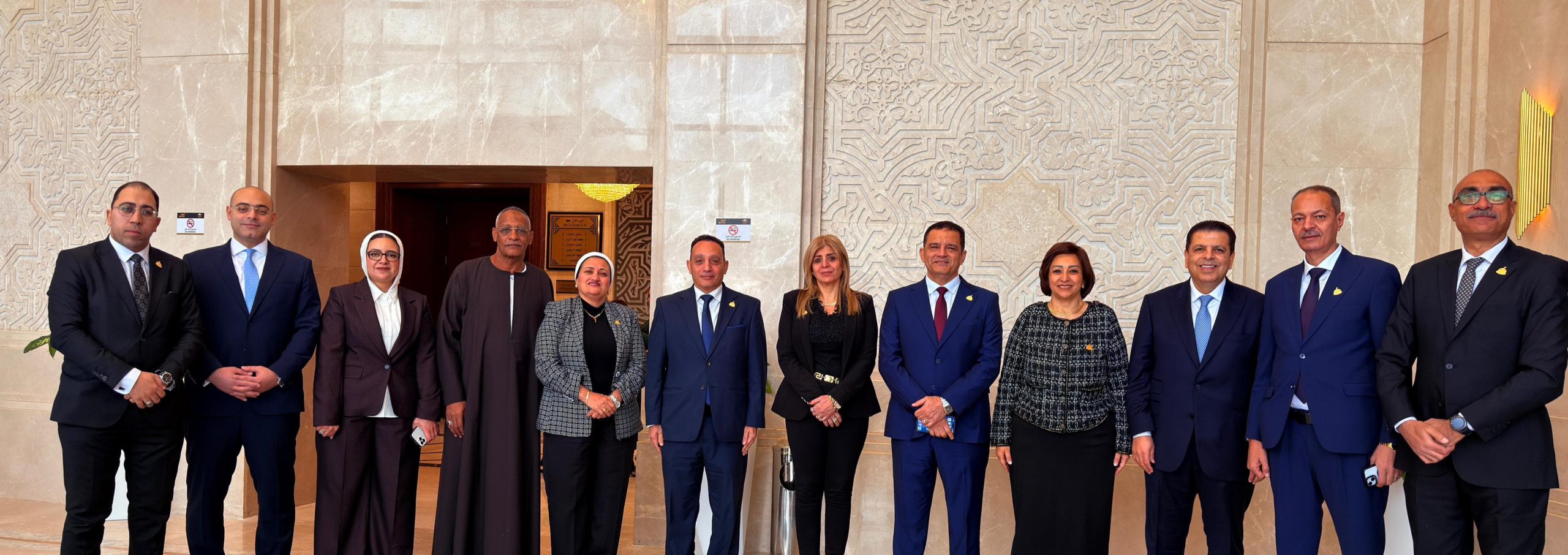أعضاء مجلس النواب عن حزب المصري الديمقراطى الاجتماعى يؤدون اليمين خلال الجلسة الافتتاحية لدور الانعقاد الأول بالفصل التشريعي الثالث 