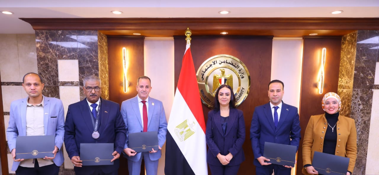 وزيرة التضامن الاجتماعي تكرم الفائزين بجوائز مصر للتميز الحكومى فى دورتها الرابعة فئة مكاتب ومراكز التأهيل الاجتماعي