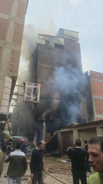 حريق ضخم بقرية الشعراء في دمياط يسفر عن حالتي وفاة و13 مصابًا بينهم رجال إطفاء