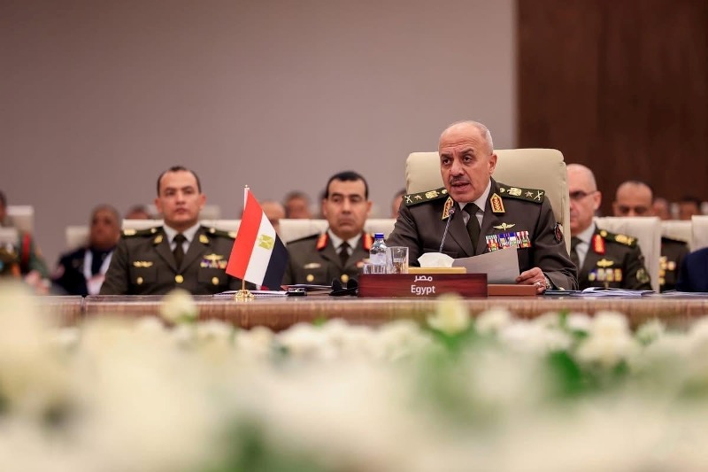 الفريق أحمد خليفة رئيس أركان حرب القوات المسلحة يعود إلى أرض الوطن عقب انتهاء زيارته الرسمية لدولة ليبيا