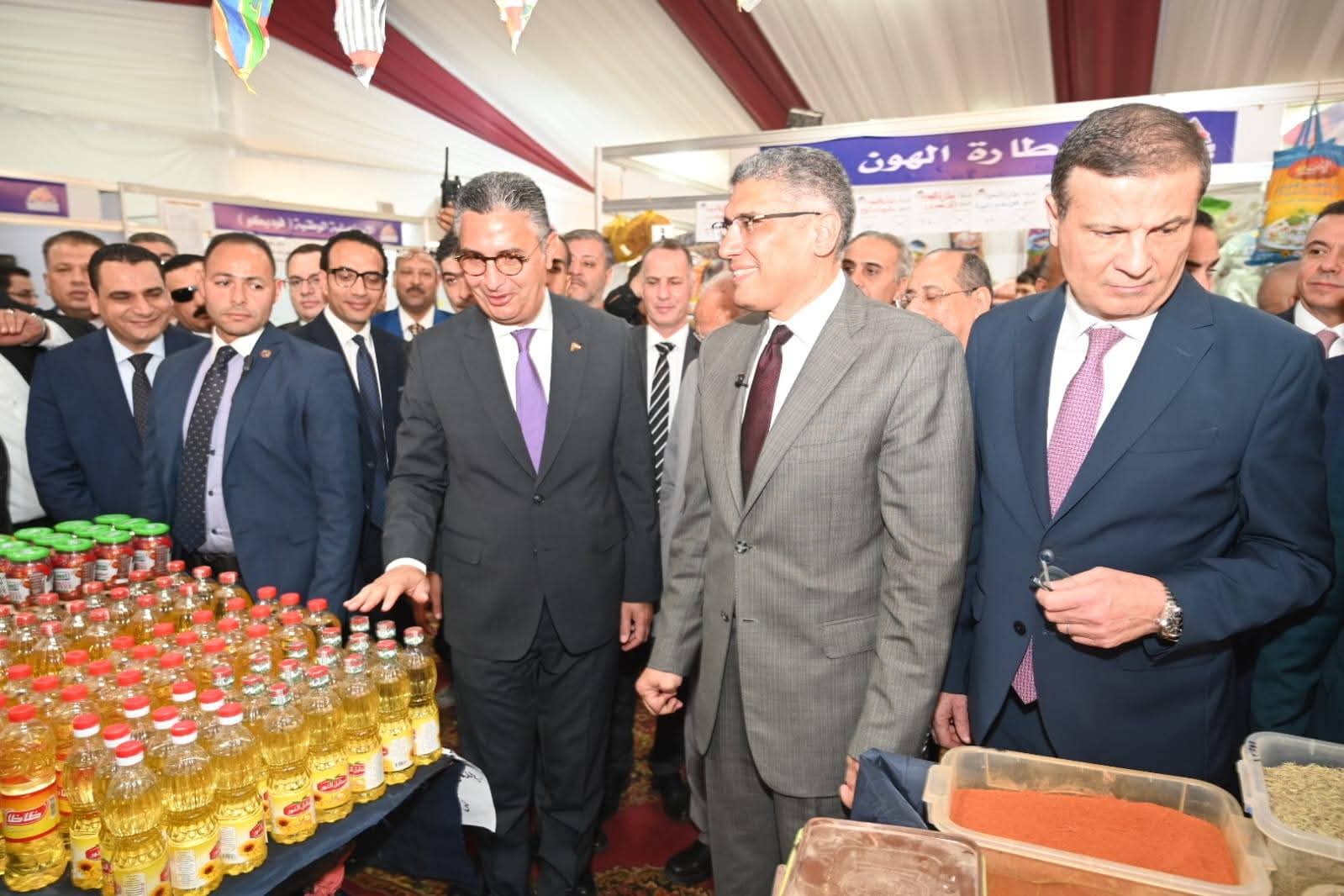 وزيرا التموين والزراعة ومحافظ الجيزة يفتتحون ٢٥ معرض وشادر "أهلا رمضان" بالجيزة عبر الفيديو كونفرانس