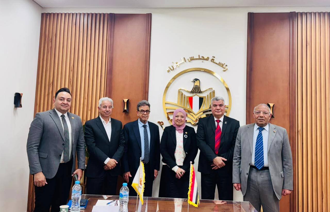 «تطوير التعليم بالوزراء» ونقابة البيطريين يبحثان المسارات الأكاديمية لجامعة الغذاء
