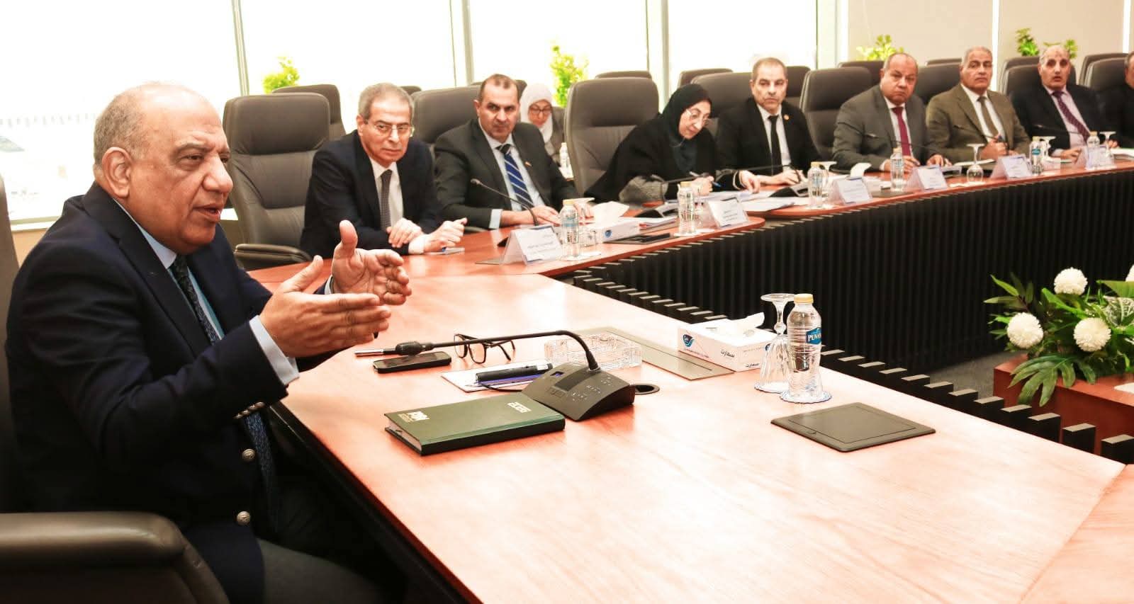 وزير الكهرباء يجتمع برؤساء شركات التوزيع على مستوى الجمهورية لمراجعة خطة العمل وإجراءات تأمين التغذية وضمان استقرار واستدامة التيار الكهربي