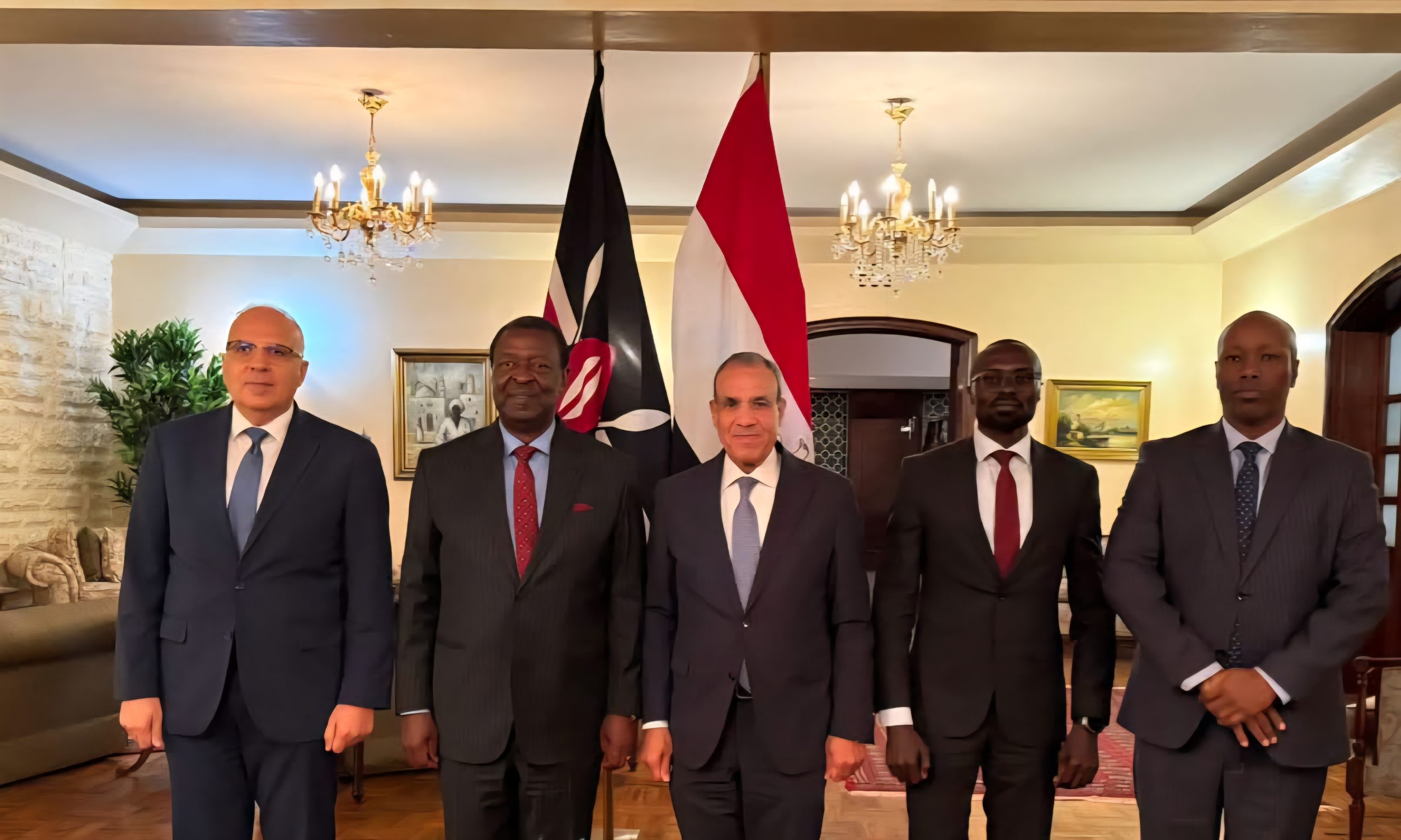 وزير الخارجية يجتمع مع عدد من الوزراء الكينيين لتعزيز الشراكة الاقتصادية والتعاون في مجال إدارة الموارد المائية