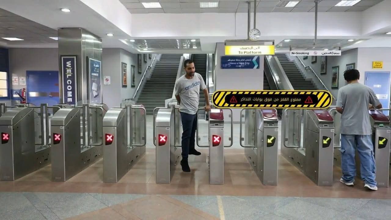 «سلامتك تهمنا».. وزارة النقل تطلق حملة للتوعية بسلوكيات الركاب الخطرة في المترو وLRT