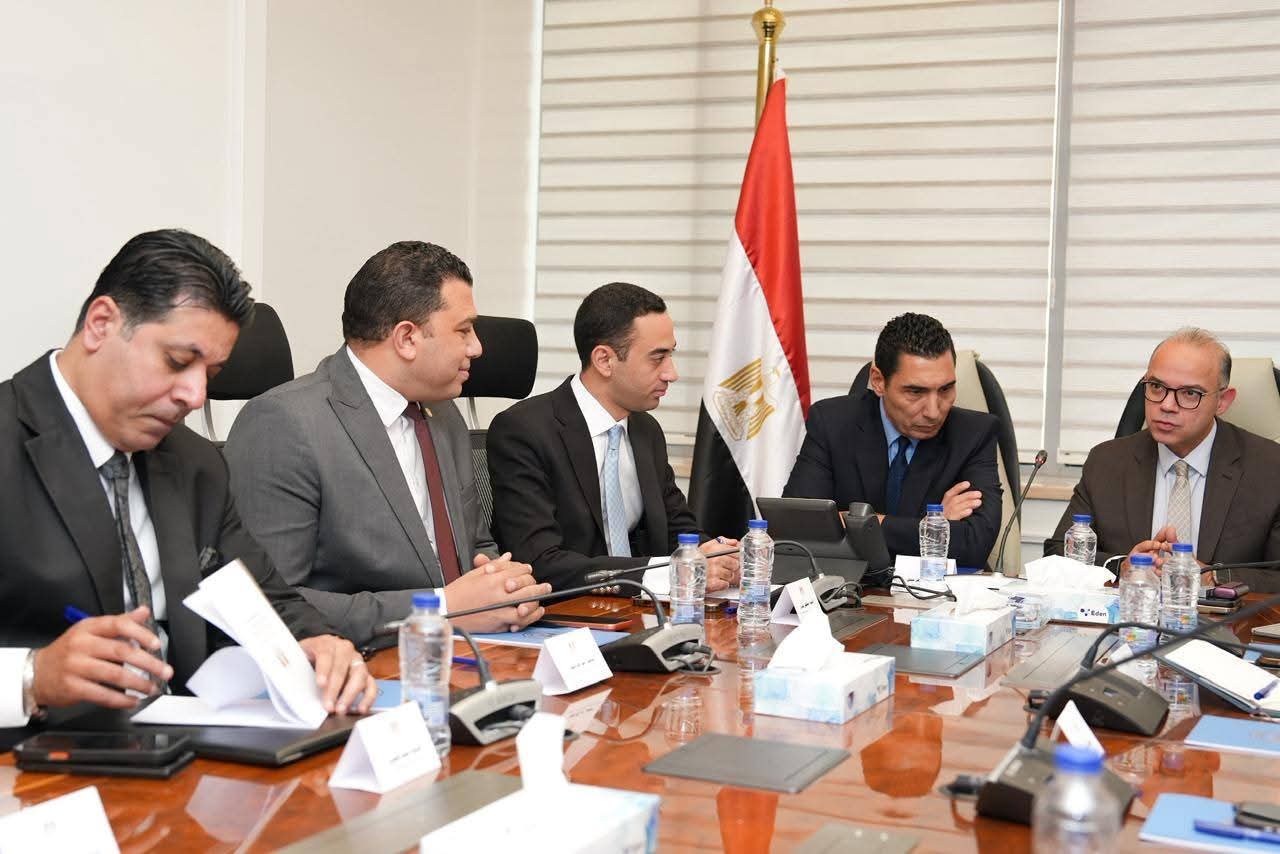 وزيرا الاستثمار والتجارة الخارجية والشباب والرياضة يبحثان آليات تأسيس صندوق استثمار لدعم المواهب الرياضية