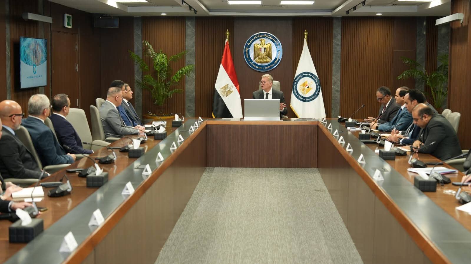 وزير البترول : تسريع تطبيق تقنيات الحفر الأفقي والتكسير الهيدروليكي لزيادة الإنتاج البترولي