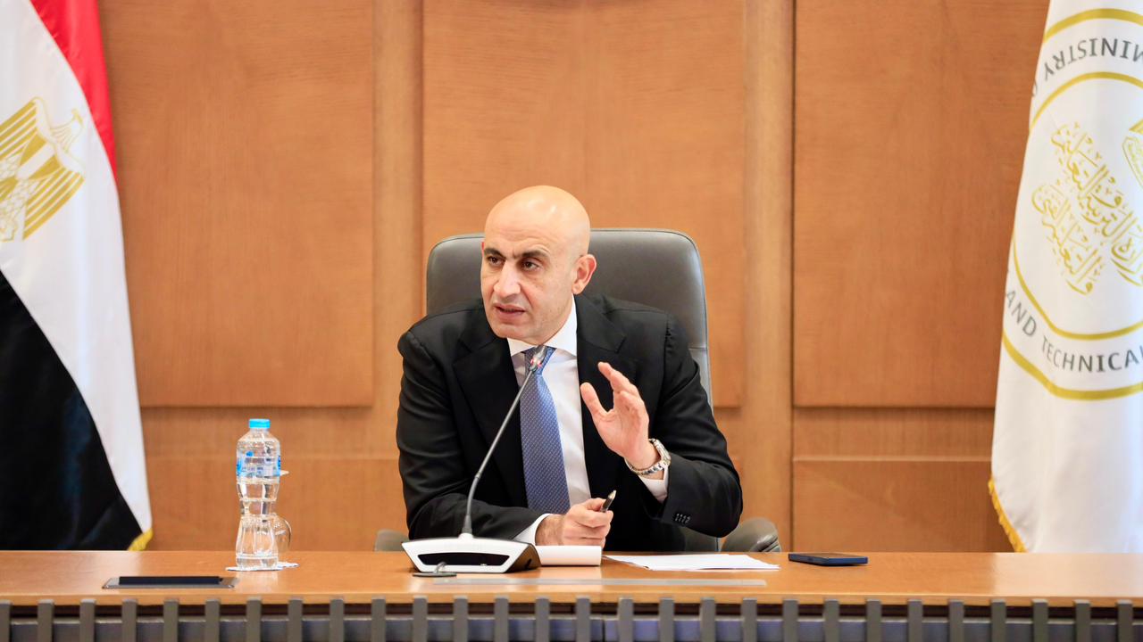 وزير التعليم يوجّه بمتابعة دقيقة للحضور وتشديد الرقابة على المدارس الدولية