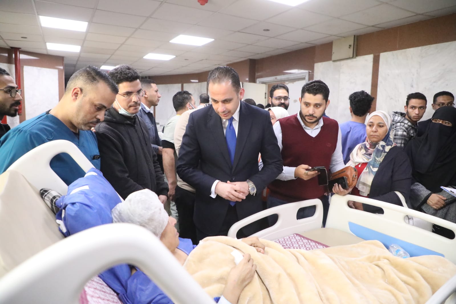 نائب وزير الصحة يتابع تداعيات حريق مستشفى عين شمس العام