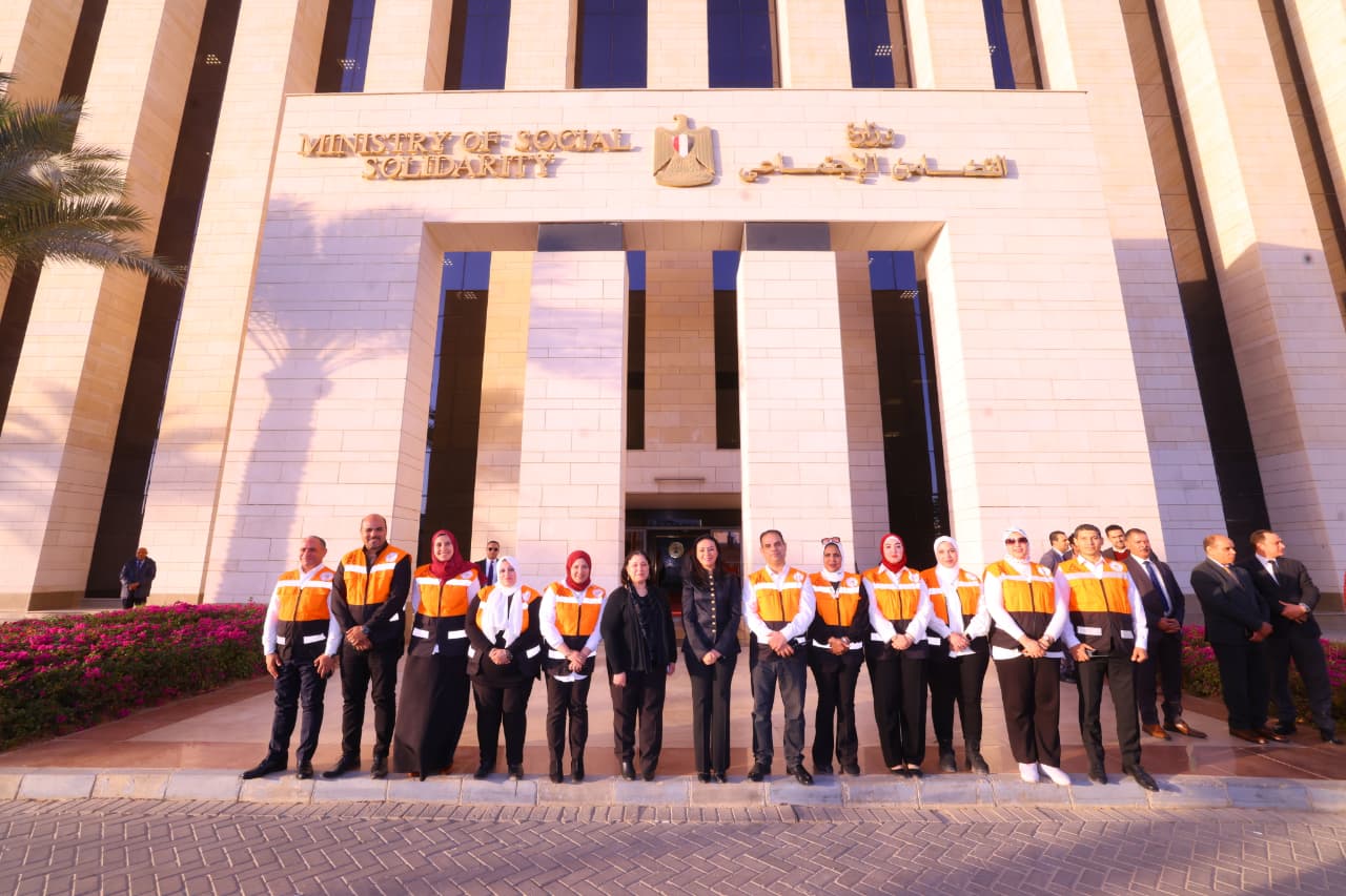 وزيرة التضامن تشهد اصطفاف فرق التدخل السريع والهلال الأحمر لتعزيز سرعة الاستجابة لحالات الأطفال والكبار بلا مأوى