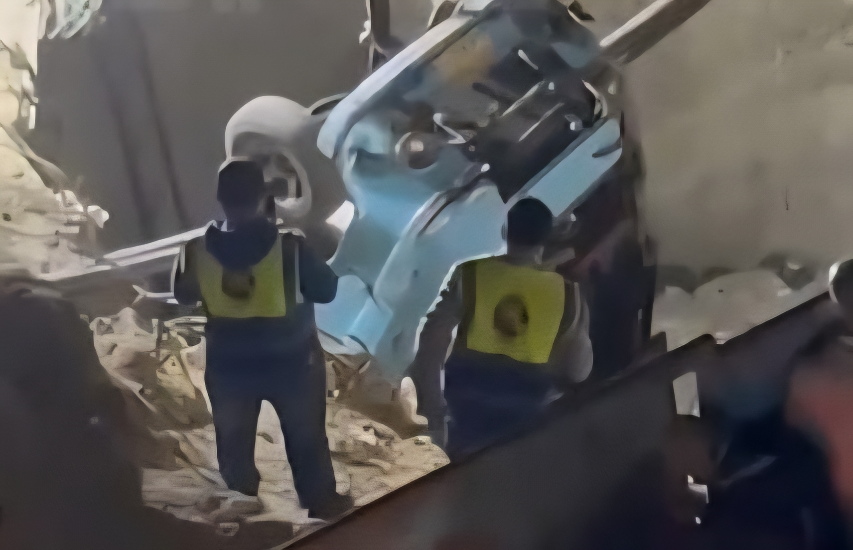 سقوط ميكروباص في حفرة أسفل كوبري الزاوية.. إصابات وتحقيقات عاجلة في حدائق القبة