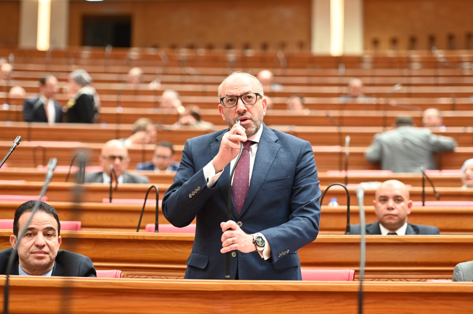 حسام المندوه الحسيني يواجه الحكومة بأزمة المدارس المؤجرة في طلب إحاطة لوزير التعليم