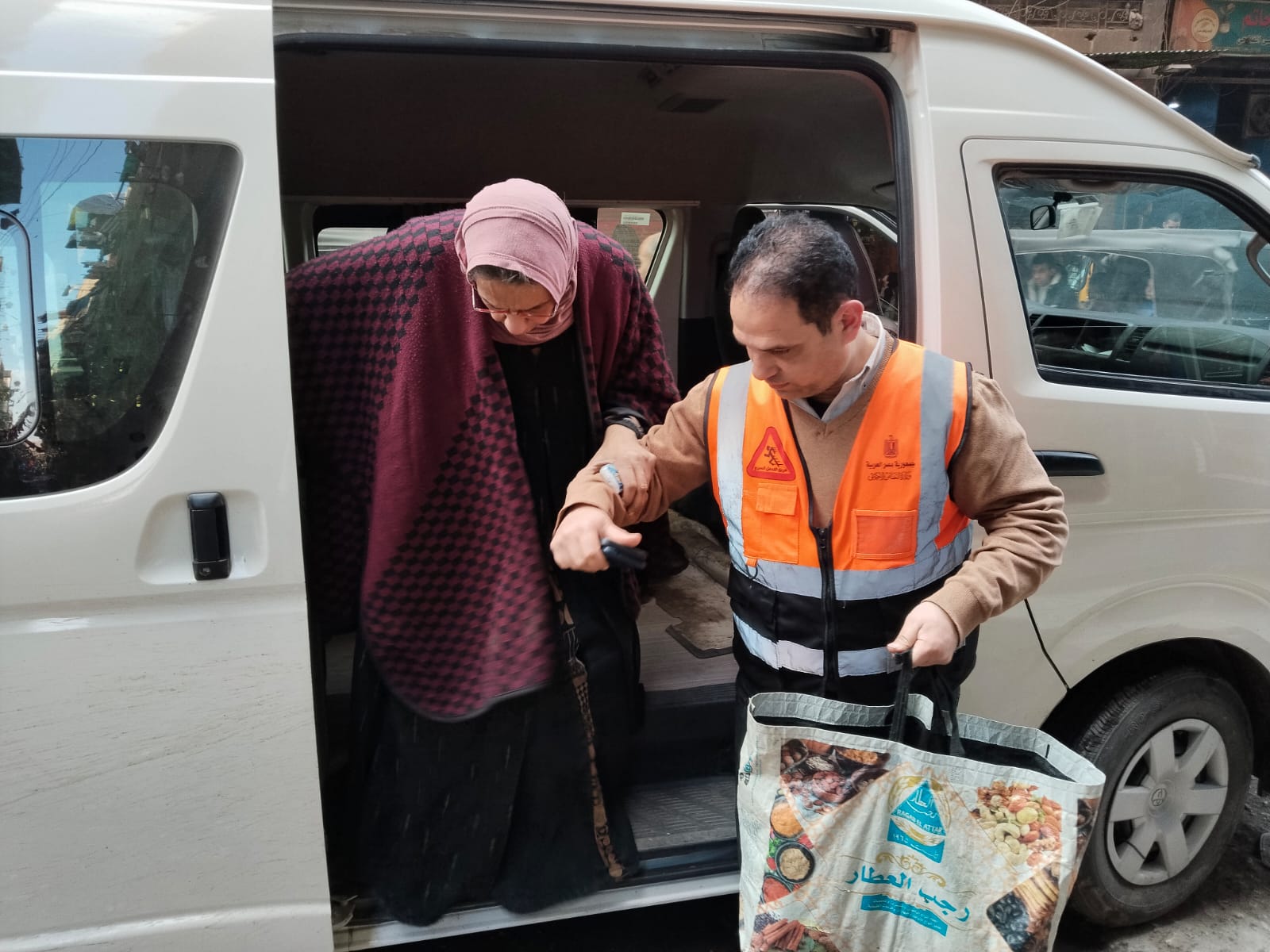 التضامن الاجتماعي:  فرق التدخل السريع تكثف جهودها لإنقاذ ودعم الأطفال والكبار بلا مأوى خلال أول أيام شهر رمضان