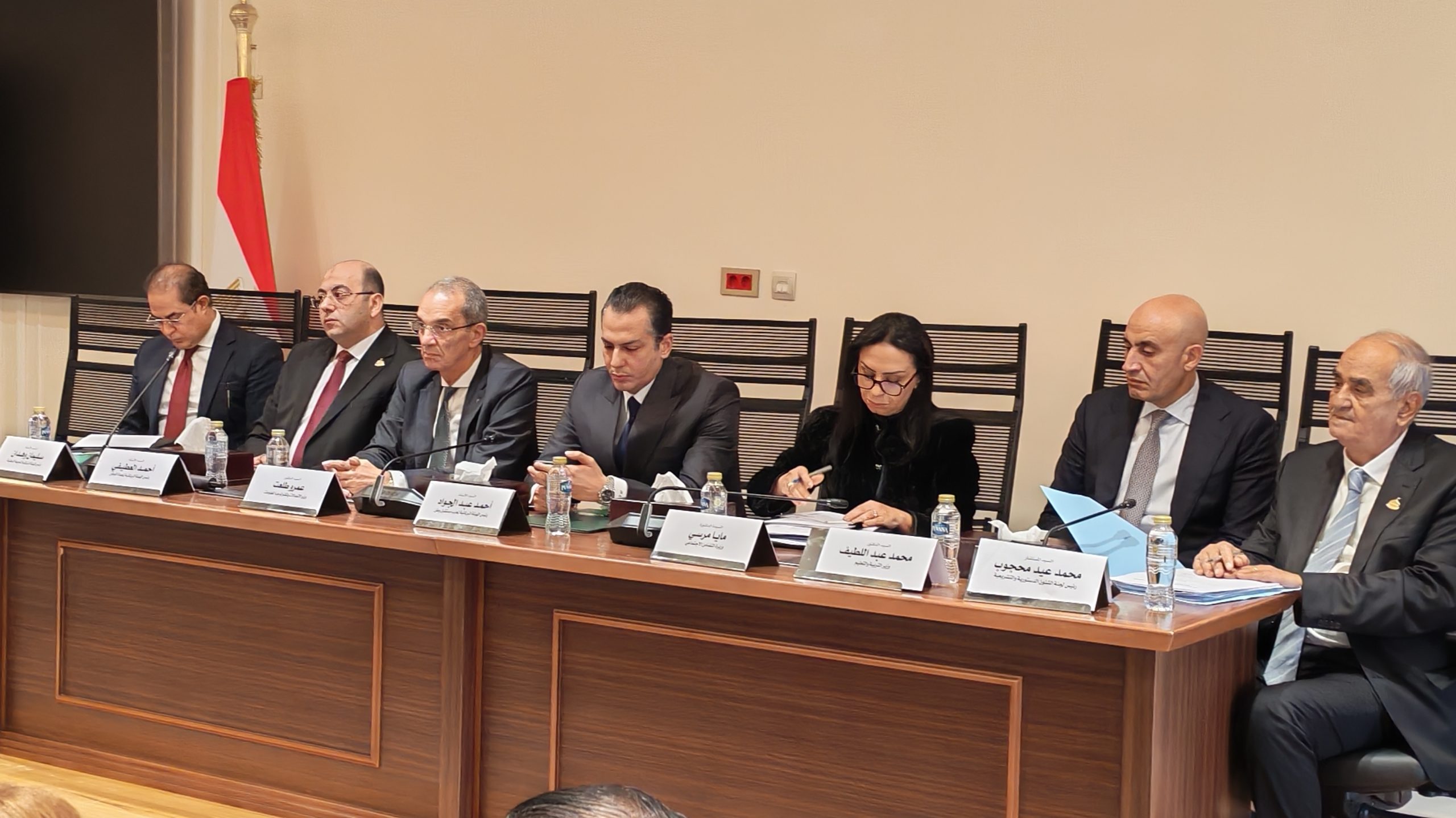 دينا الصيرفي: توجيهات رئاسية لإعداد تشريع ينظم استخدام الأطفال للهواتف ومواقع التواصل