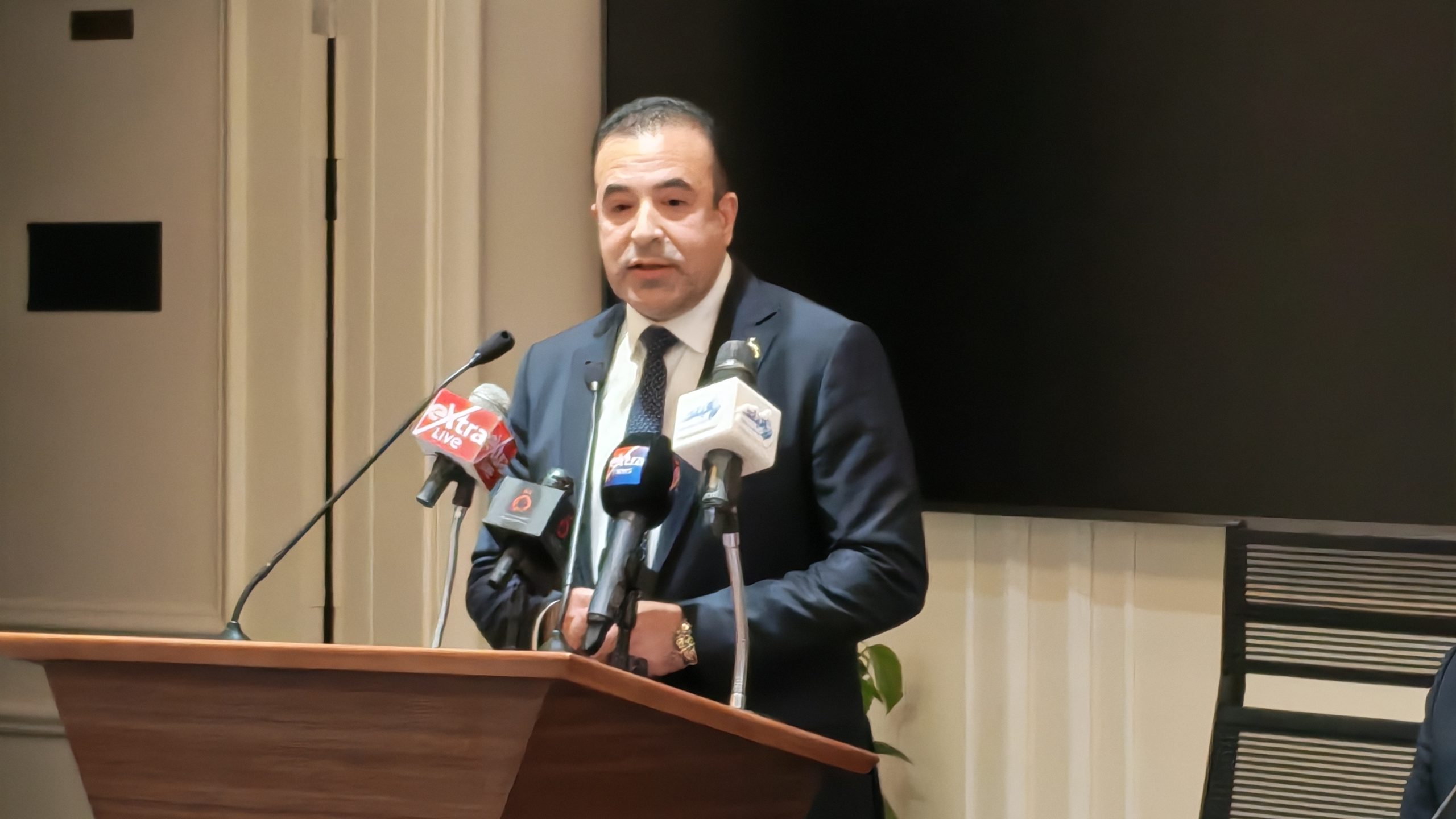 أحمد بدوي يثمن التوجه الرئاسي لوضع ضوابط لاستخدام الأطفال لتطبيقات التواصل الاجتماعي