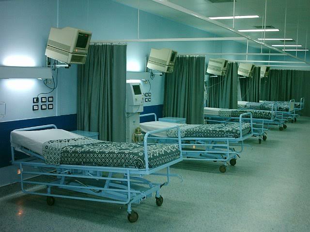 نقيب الأطباء يوضح أسباب رفض مشروع قانون تنظيم العمل بالمستشفيات الجامعية