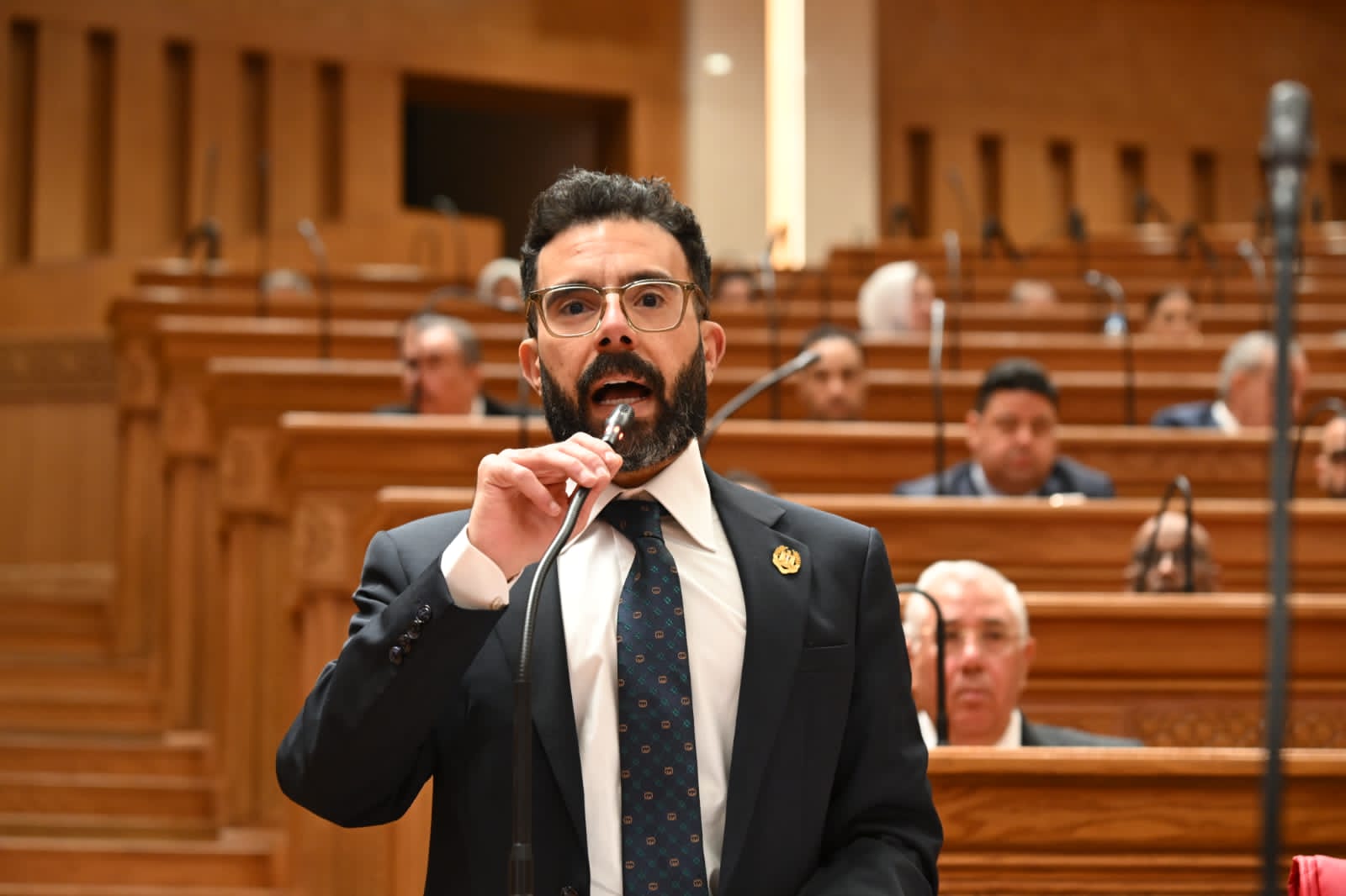 إسلام قرطام يتقدم ببيان عاجل للحكومة: أين خطة تنفيذ توجيهات الرئيس 2021 بشأن تعيين أوائل الخريجين؟