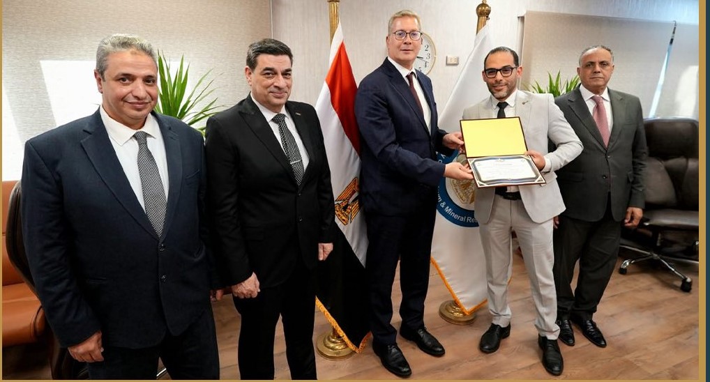 بأيادٍ مصرية.. وزير البترول يكرم "أبطال التوطين" بمعمل القاهرة بعد قهر مادة كيميائية مستوردة