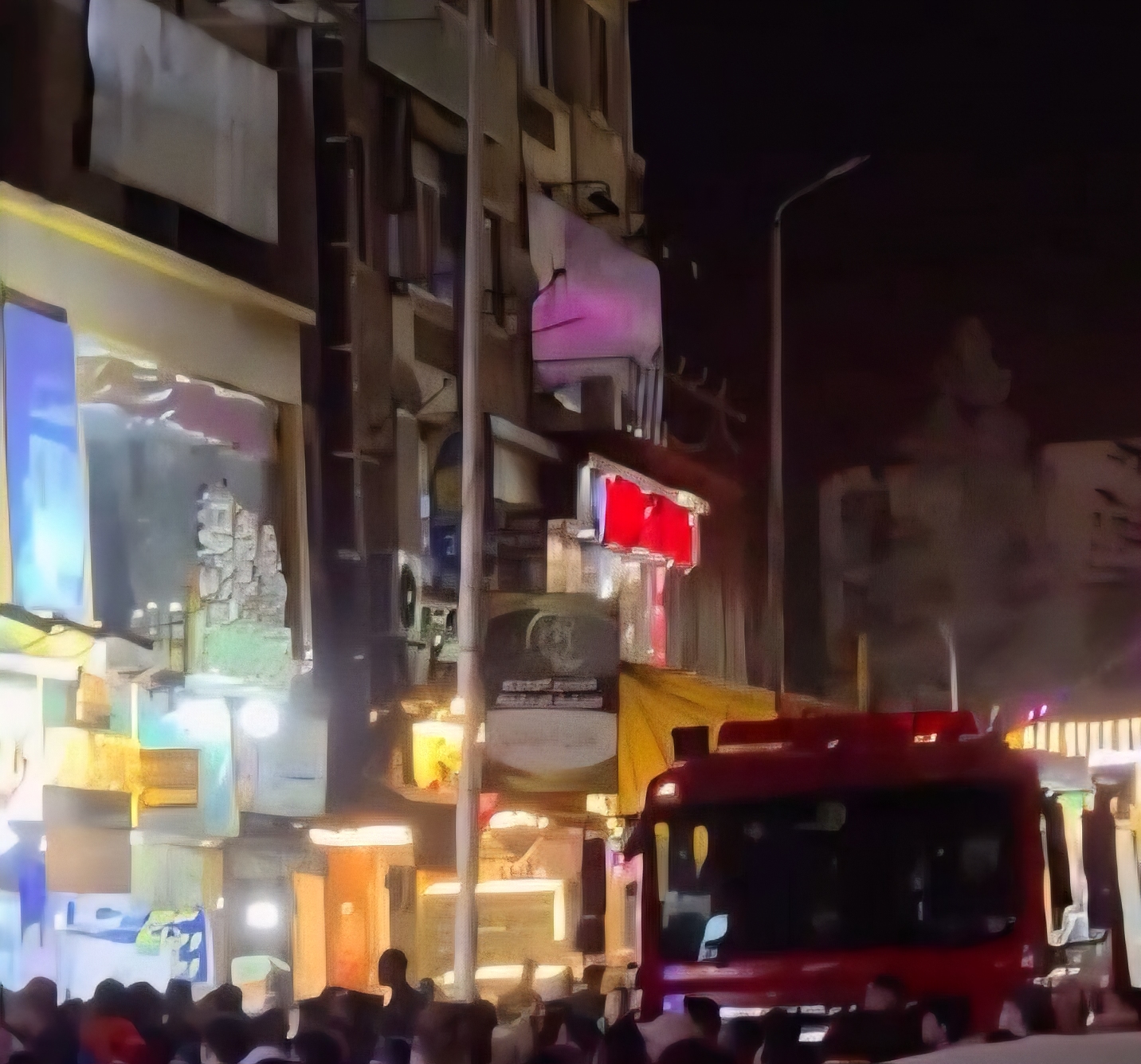انهيار عقار البيطاش بالإسكندرية يودي بحياة طفل وعامل وإصابة 3 آخرين