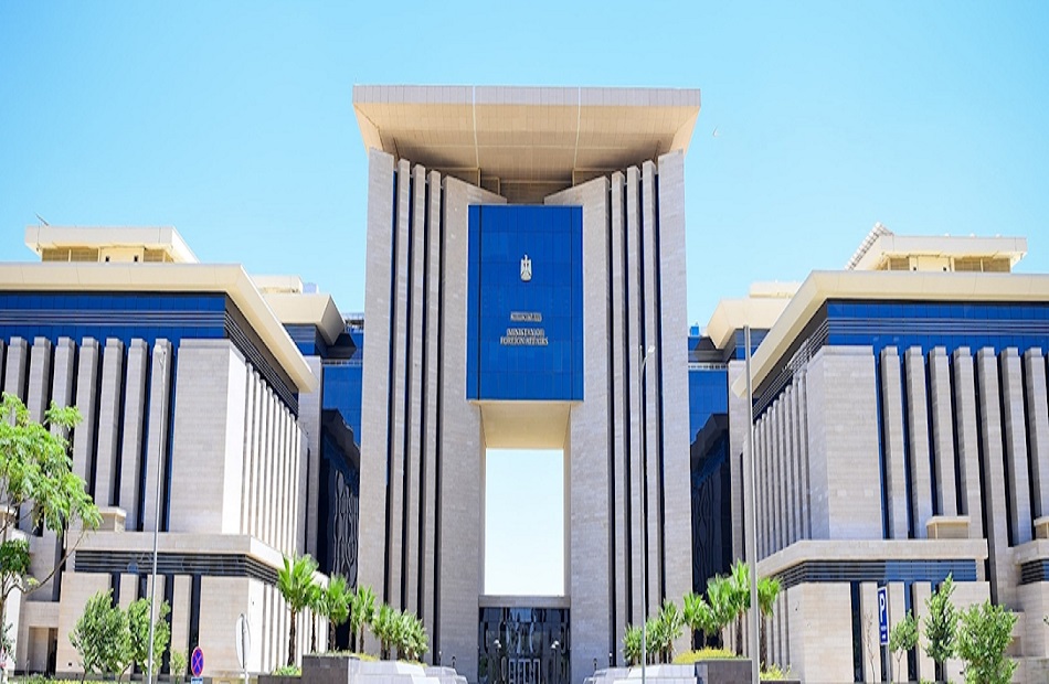 الخارجية: نقل جثامين 10 مصريين من الكويت وعودة 319 مواطنًا للقاهرة