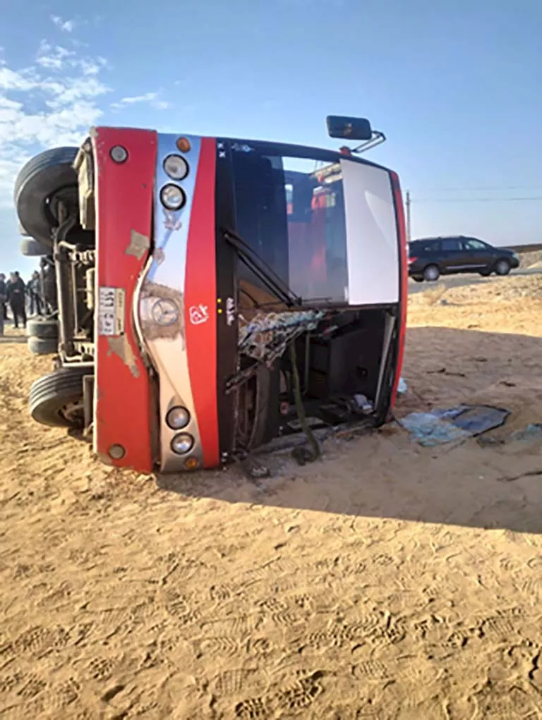 انقلاب أتوبيس في الإسماعيلية يُصيب 34 شخصًا