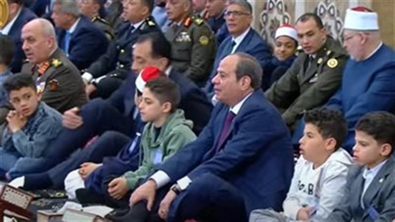 السيسي يحتفل بعيد الفطر مع الأطفال ويفتتح مونوريل شرق النيل بالعاصمة الجديدة