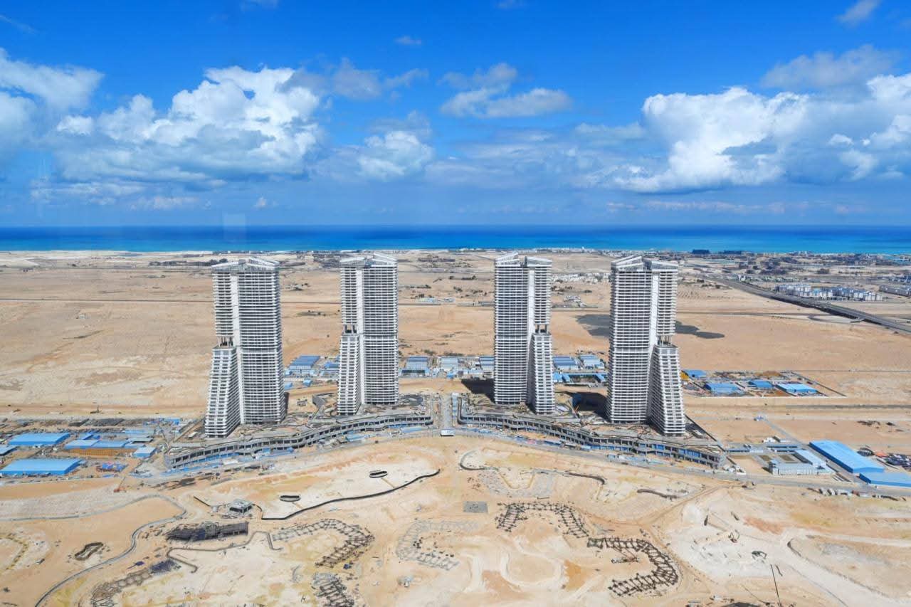 وزيرة الإسكان تتفقد مركز المؤتمرات والمعارض وأبراج وبحيرات الداون تاون بالعلمين الجديدة